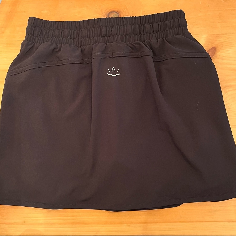 NWT Beyond Yoga In Stride Lined Skirt Stretch Woven XS Black Built-In Shorts $88 - Picture 12 of 15